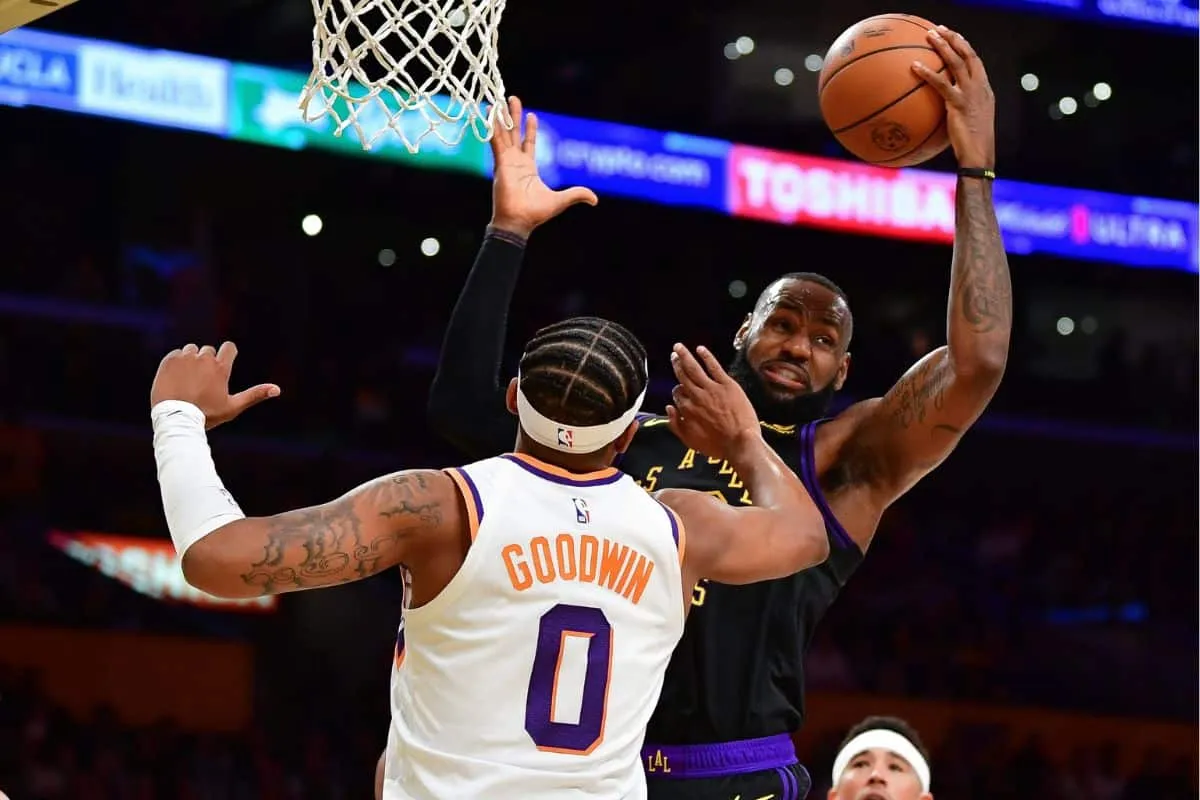 Los Angeles Lakers derrotou o Phoenix Suns e avan&ccedil;ou para as semis. Foto: Icon sport