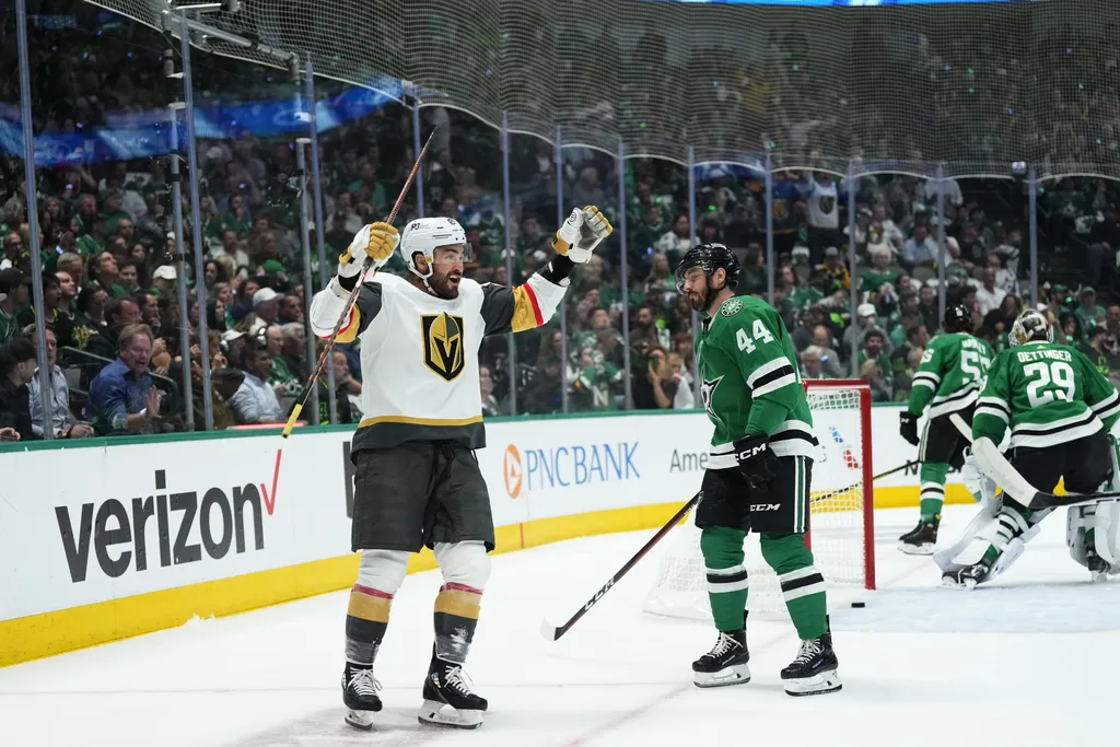 NHL: torcida joga lixo no gelo, e Golden Knights vencem Stars novamente