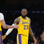 NBA: Lakers vencem Hawks com show de LeBron James e mais dois