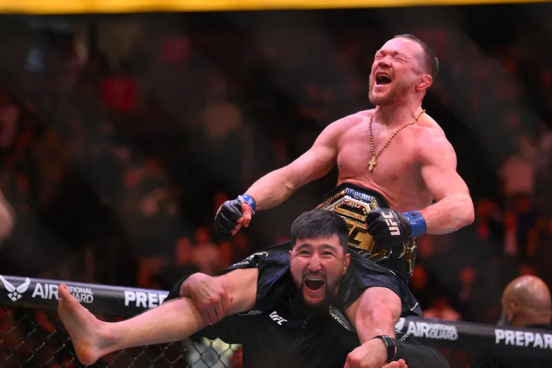 [UFC] Merab tentou 58 quedas e completou 5: os n&uacute;meros da trilogia vencida por Petr Yan
