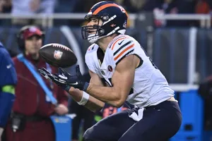 NFL: Bears derrotam Cardinals em noite iluminada de tight end