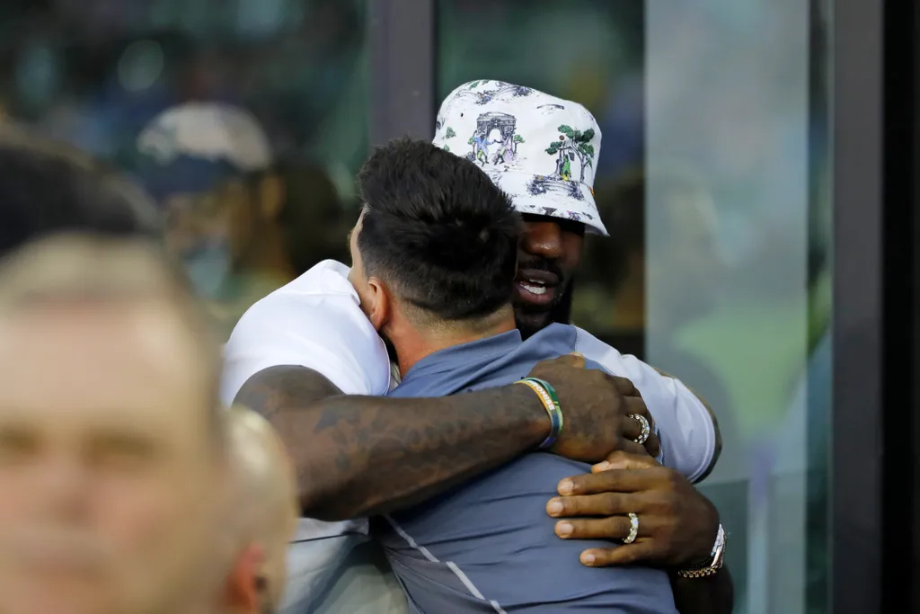 Encontro de lendas: LeBron James e Messi se encontram antes de jogo da MLS