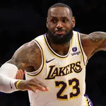 NBA: Lebron James faz sinal pol&ecirc;mico e Lakers vencem Rockets
