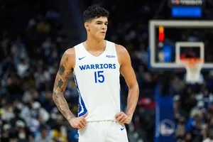 Gui Santos atuando pelo Golden State Warriors na pr&eacute;-temporada de 2022-23 (Foto: Icon Sport)