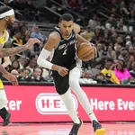 NBA: Anthony Davis d&aacute; &lsquo;conselho&rsquo; a Wembanyama ap&oacute;s vit&oacute;ria dos Lakers