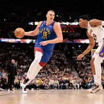 NBA Playoffs 2024: Jokic brilha em vit&oacute;ria dos Nuggets sobre os Lakers no Jogo 1