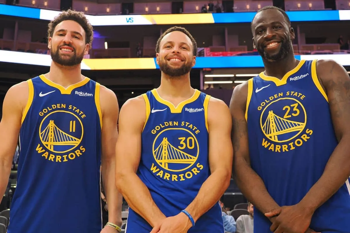 Klay Thompson, Stephen Curry e Draymond Green na temporada 2023-24 da NBA. Foto: Icon sport
