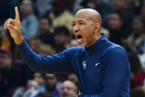 Técnico dos Pistons culpa jogadores por 17 derrotas na NBA: ‘Não estão lutando’