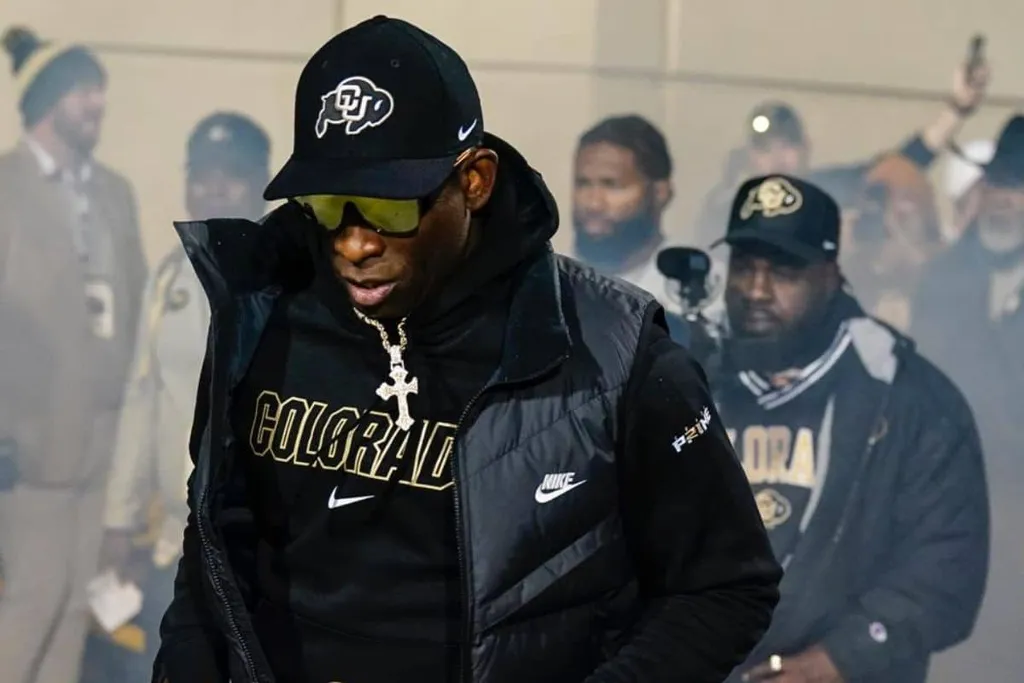 NFL: Deion Sanders &eacute; eleito personalidade esportiva em 2023