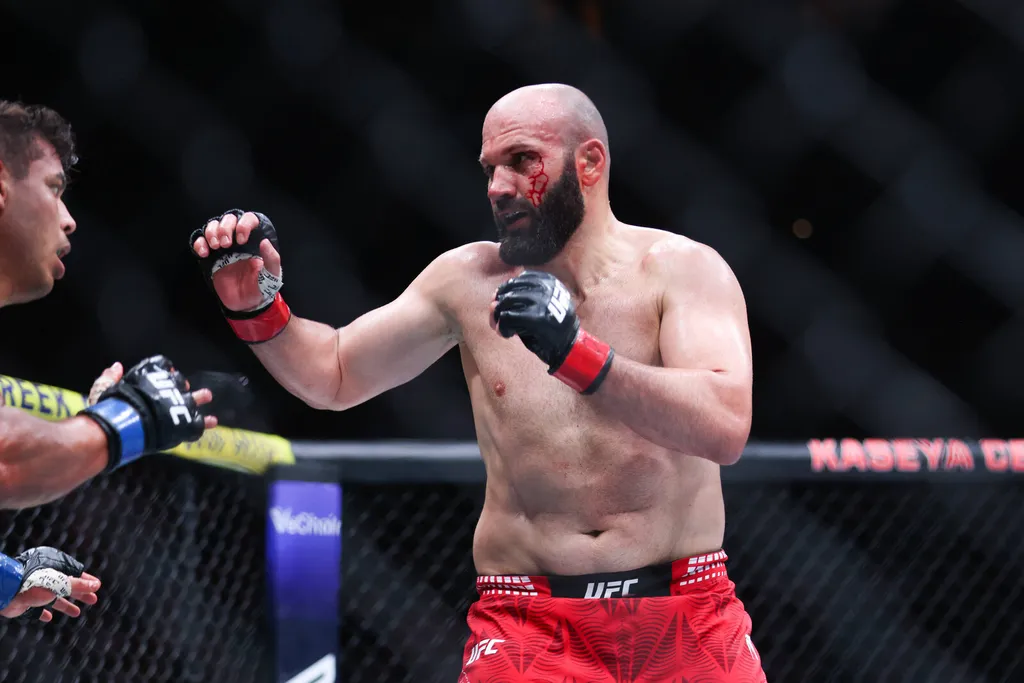 [UFC] Murzakanov x Reyes: o 7&ordm; contra o 8&ordm; do meio-pesado na preliminar
