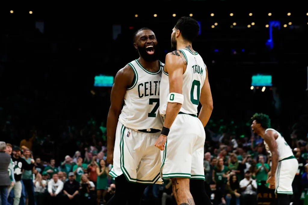 Brown provoca eclipse solar na NBA e Celtics conseguem vit&oacute;ria fundamental