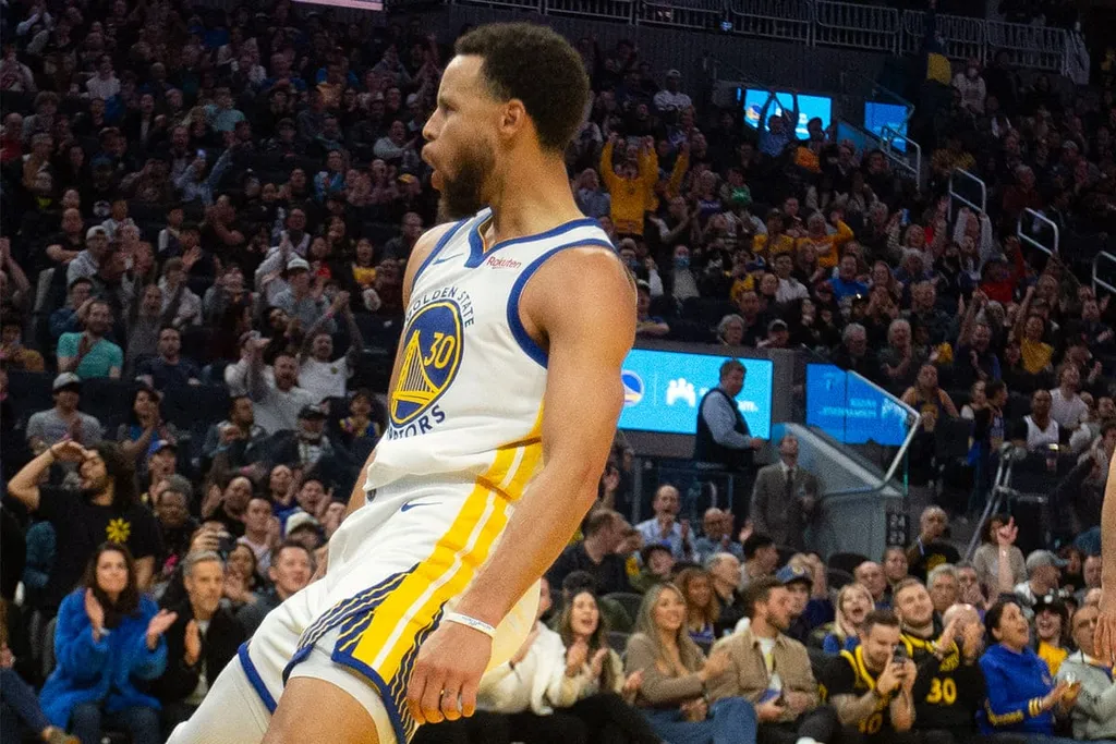 NBA: Stephen Curry faz &lsquo;dancinha&rsquo; inusitada em vit&oacute;ria dos Warriors