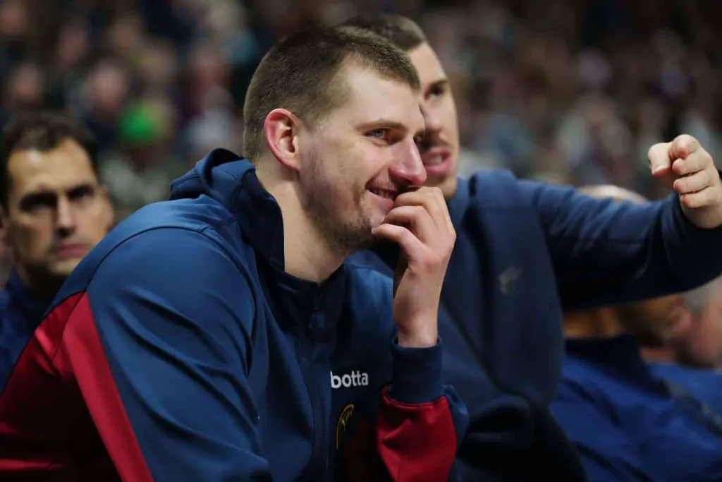 NBA: Jokic quebra recorde &lsquo;imposs&iacute;vel&rsquo; e se iguala a lenda do basquete