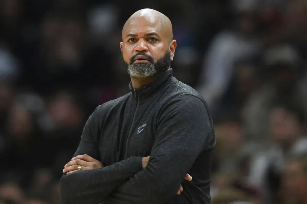 NBA: Cleveland Cavaliers demite t&eacute;cnico ap&oacute;s elimina&ccedil;&atilde;o nos Playoffs