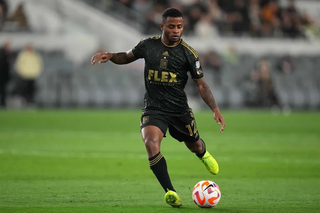 MLS: Quem &eacute; Diego Palacios, lateral-esquerdo poss&iacute;vel refor&ccedil;o do Corinthians