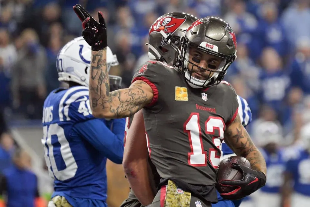 NFL: Evans faz hist&oacute;ria em vit&oacute;ria do Buccanneers sobre o Panthers