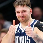 NBA: Doncic anota triplo-duplo, e at&eacute; t&eacute;cnico dos Spurs tira o chap&eacute;u