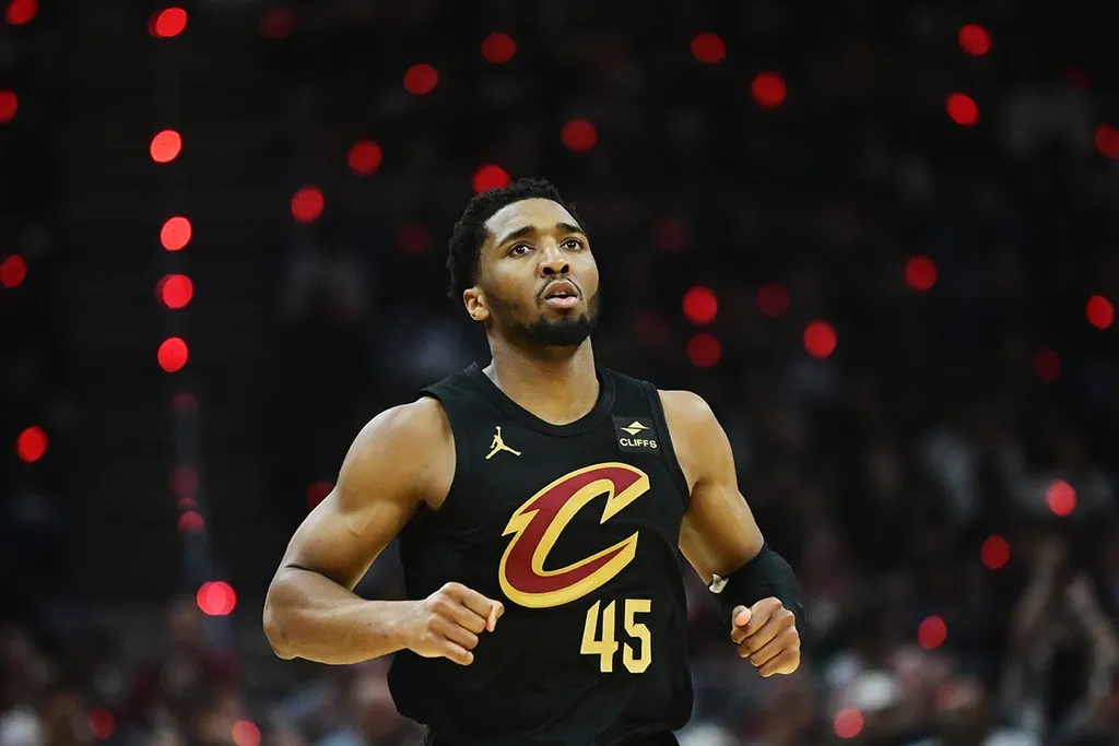 NBA: Mitchell comanda virada hist&oacute;rica contra o Magic e Cavaliers v&atilde;o &agrave;s semifinais