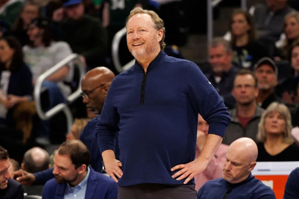 NBA: Phoenix Suns acerta contrata&ccedil;&atilde;o do treinador Mike Budenholzer