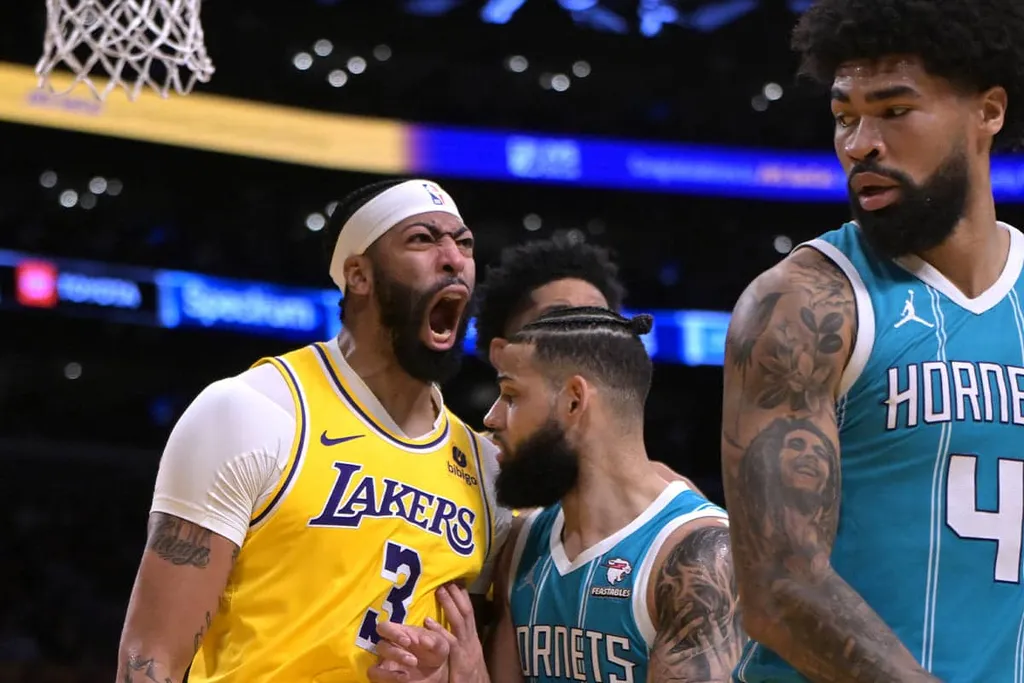 NBA: Anthony Davis se &lsquo;enfurece&rsquo; e garante vit&oacute;ria dos Lakers