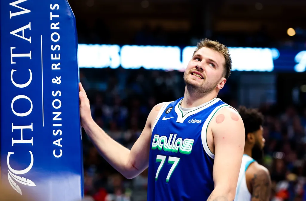 Crise nos Mavs: Luka Doncic exibe frustra&ccedil;&atilde;o em nova derrota para Hornets