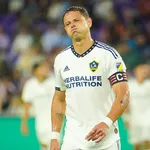 Chicharito recebe not&iacute;cia tenebrosa que pode acabar com sua carreira