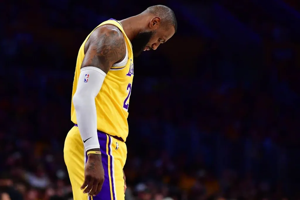 Chegou a hora de LeBron James se aposentar da NBA?
