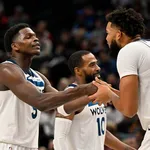 NBA: Timberwolves &lsquo;ganham&rsquo; refor&ccedil;o de peso &agrave;s v&eacute;speras dos playoffs
