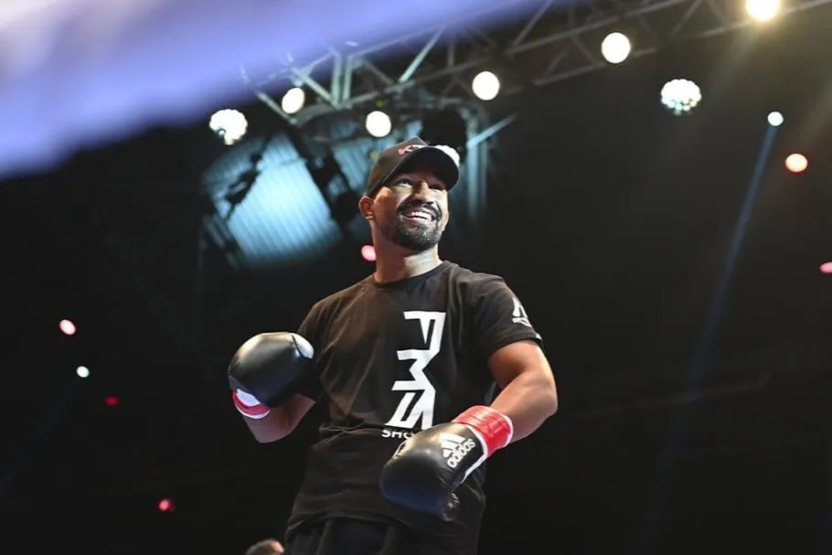 Esquiva Falc&atilde;o mira nocaute por gl&oacute;ria eterna e t&iacute;tulo mundial no boxe