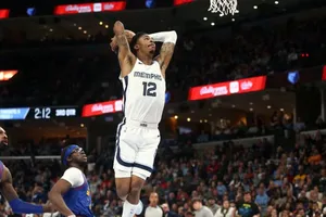 Ja Morant do Memphis Grizzlies em enterrada no FedExForum.