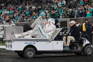 NFL: Jogador dos Dolphins lesiona, perde temporada e se junta à estrelas da liga