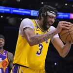 NBA: Davis faz 27 pontos e quebra jejum dos Lakers contra Suns