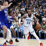 NBA: Jogador dos Clippers for&ccedil;a a barra e leva multa da Liga