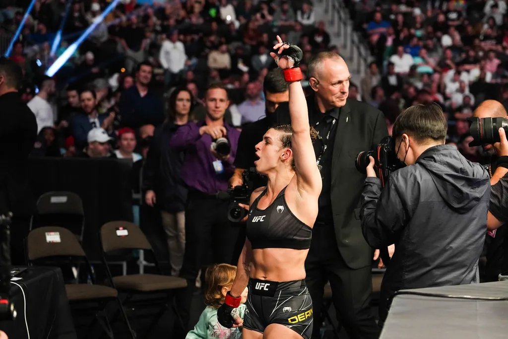 UFC Vegas 73: Mackenzie Dern faz luta memor&aacute;vel e supera Angela Hill