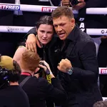 UFC: McGregor segue com plano de infernizar lutadores e chama Canelo para briga