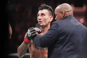 Max Holloway, ex-campeão do UFC, desabafa sobre infância sem pai e drogas