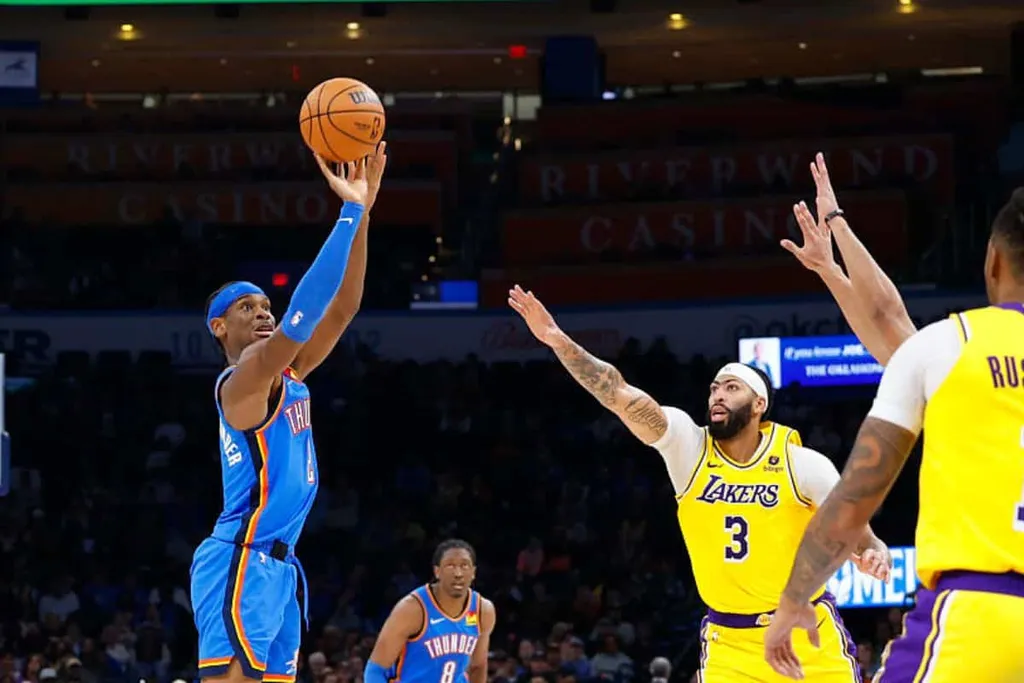 NBA: Shai ofusca LeBron e Davis em vit&oacute;ria do OKC contra os Lakers