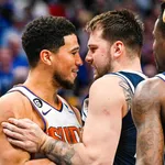 Treta natalina? Luka Doncic e Devin Booker se reencontram ap&oacute;s provoca&ccedil;&otilde;es