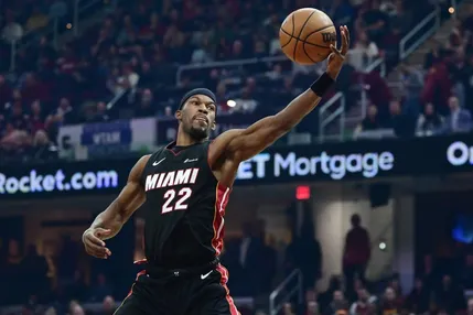 Jimmy Butler em a&ccedil;&atilde;o pela NBA com a camisa do Miami Heat