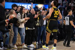 NBA: Curry atinge marca absurda e se isola como o maior arremessador da história