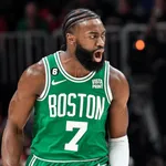 NBA Playoffs: Celtics dominam jogo 4 contra Hawks e ficam perto da vaga