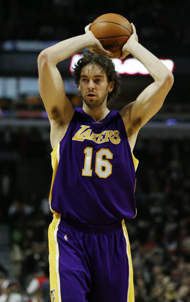 Pau Gasol ter&aacute; camisa aposentada pelos Lakers; relembre a carreira do espanhol