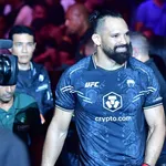 Ap&oacute;s vit&oacute;ria no UFC 301, Michel Pereira resgata animais das enchentes no RS