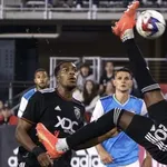 MLS: centroavante faz gol de bicicleta &agrave; la Pel&eacute; e f&atilde;s enlouquecem