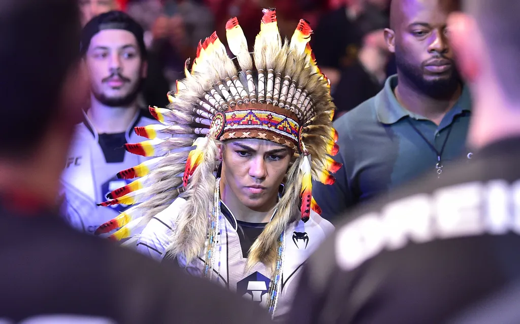 UFC 288: J&eacute;ssica &lsquo;Bate-Estaca&rsquo; perde por nocaute no 1&ordm; round para chinesa