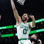Tatum diminui Celtics ap&oacute;s 2&ordf; derrota nos Playoffs: &lsquo;N&atilde;o somos um super time&rsquo;