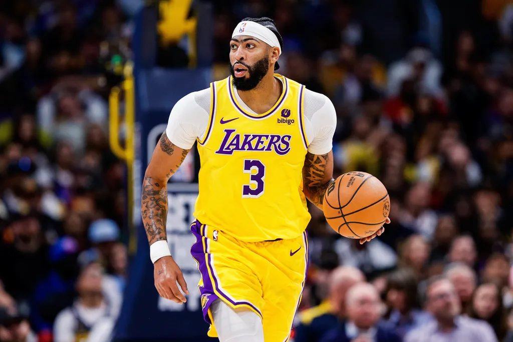 NBA: Astro dos Lakers deixa jogo lesionado e &eacute; d&uacute;vida contra os Rockets