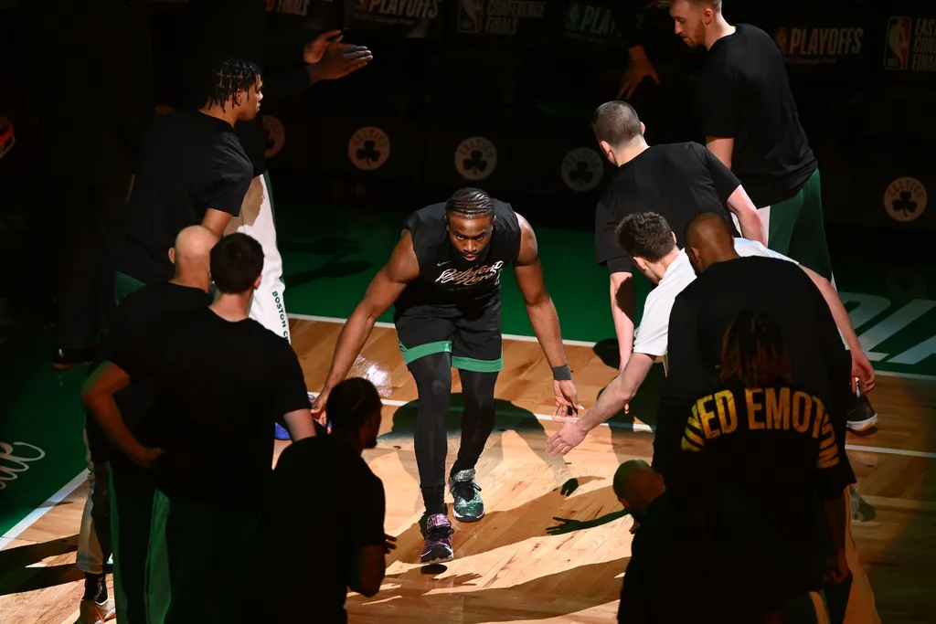 NBA Playoffs 2024: Celtics vencem jogo 2 com Jaylen Brown assumindo protagonismo no time
