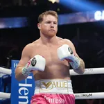 Canelo &Aacute;lvarez derrota Charlo em luta hist&oacute;rica e se consolida rei do boxe