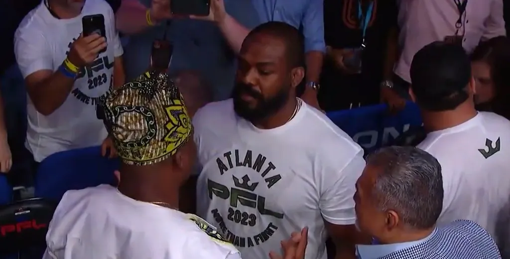 Francis Ngannou e Jon Jones t&ecirc;m encontro tenso na PFL; veja o di&aacute;logo